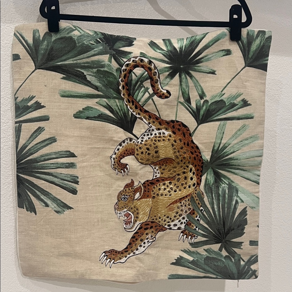 🐆Williams Sonoma🐆EUC Embroidered Leopard Pillow Cover